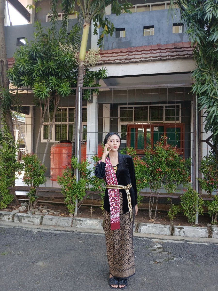 lia adnan hussain tweet media