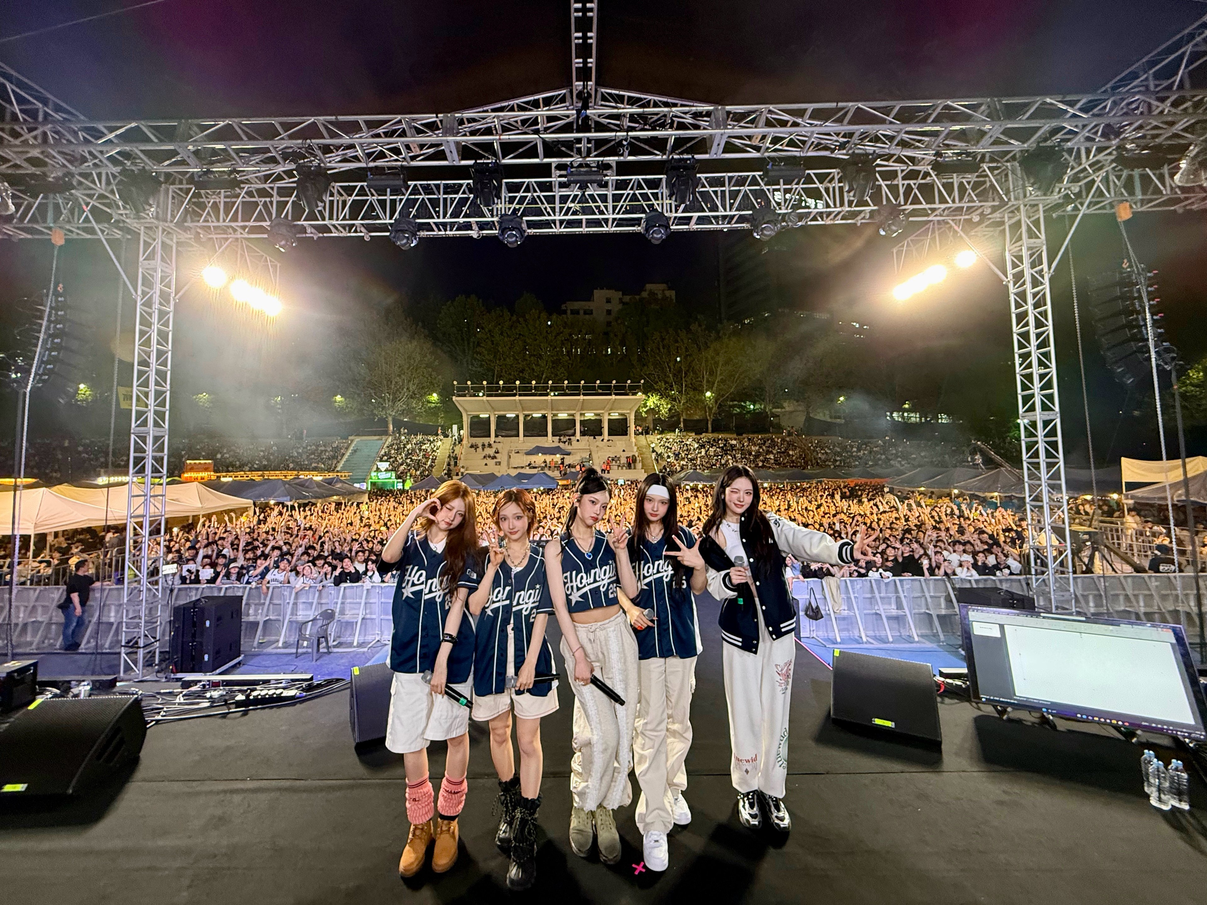 Gq6O4tGWkAADoDH?format=jpg&name=4096x4096