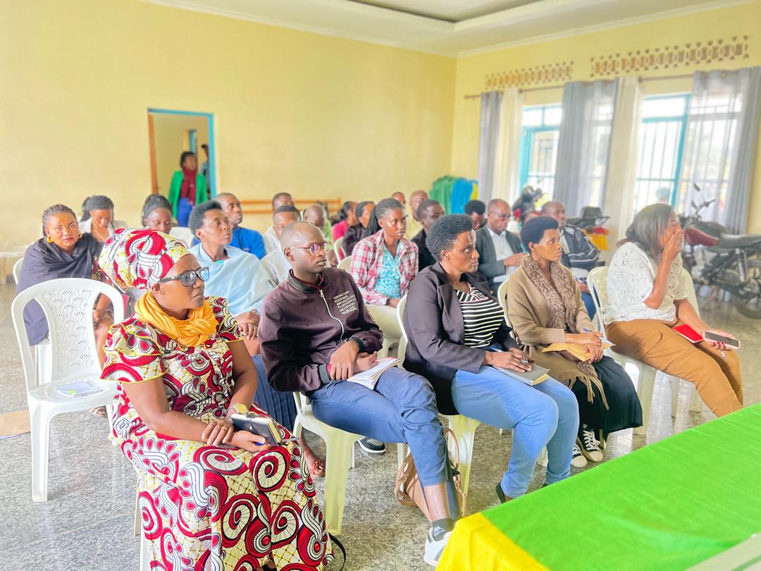 Kamonyi District (@kamonyi) on Twitter photo #Rugalika: Abagize komite y'Umurenge ishinzwe gukurikirana ikemurwa ry'ibibazo bibangamiye imibereho y'abaturage uyu munsi bateranye. Basuzumwe uko Umurenge uhagaze mu gukemura ibibazo bibangamiye abaturage, banateguye gahunda yo gusura imiryango igomba kwitabwaho
<a href="/RwandaLocalGov/">Ministry of Local Government | Rwanda</a> #Rugalika: Abagize komite y'Umurenge ishinzwe gukurikirana ikemurwa ry'ibibazo bibangamiye imibereho y'abaturage uyu munsi bateranye. Basuzumwe uko Umurenge uhagaze mu gukemura ibibazo bibangamiye abaturage, banateguye gahunda yo gusura imiryango igomba kwitabwaho
<a href="/RwandaLocalGov/">Ministry of Local Government | Rwanda</a>
