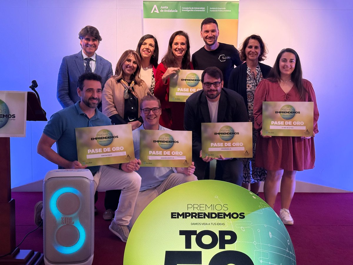 cademalaga's tweet image. 🎉5 empresas malagueñas ya están en el #TOP50
🏆 XII #PremiosEmprendemos2025 

🔹#Agphotonics
🔹#ElBaúldelaTuna
🔹@unknowngravity_  
🔹#SLab
🔹#SemaEntornos

Clausura nuestro Director @daniescacena 
#EmprendeAND @aemprende