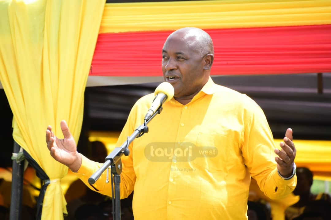 Tayari WEST TV (@tayariwesttv) on Twitter photo Hon.<a href="/CHRISBARYOMUNS1/">DR. CHRIS BARYOMUNSI</a>: Musiime omwebembezi w'eihanga ahabw'okuba muriho, akatandikaho enteekateeka y'okubaha amagara marungi, niyo nshonga ahabw'enki muri baingi munonga kurugirira aha kubara kw'abantu okwahererukireyo.
#TayariWestUpdates
📸 <a href="/Adolf4shizo/">Adolf Ayoreka</a> Hon.<a href="/CHRISBARYOMUNS1/">DR. CHRIS BARYOMUNSI</a>: Musiime omwebembezi w'eihanga ahabw'okuba muriho, akatandikaho enteekateeka y'okubaha amagara marungi, niyo nshonga ahabw'enki muri baingi munonga kurugirira aha kubara kw'abantu okwahererukireyo.
#TayariWestUpdates
📸 <a href="/Adolf4shizo/">Adolf Ayoreka</a>