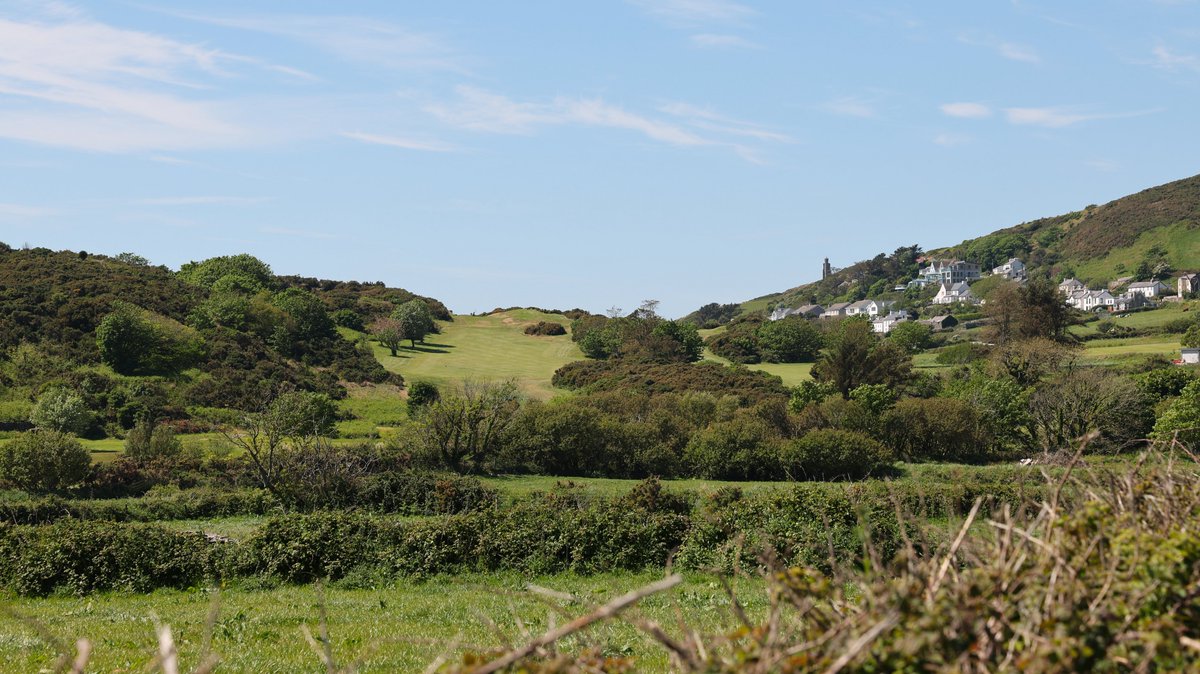CallisterPeter's tweet photo. A lovely day for golf, Rowany Golf Course and the view to Bradda Head. #visitisleofman https://t.co/diHYfttlqr