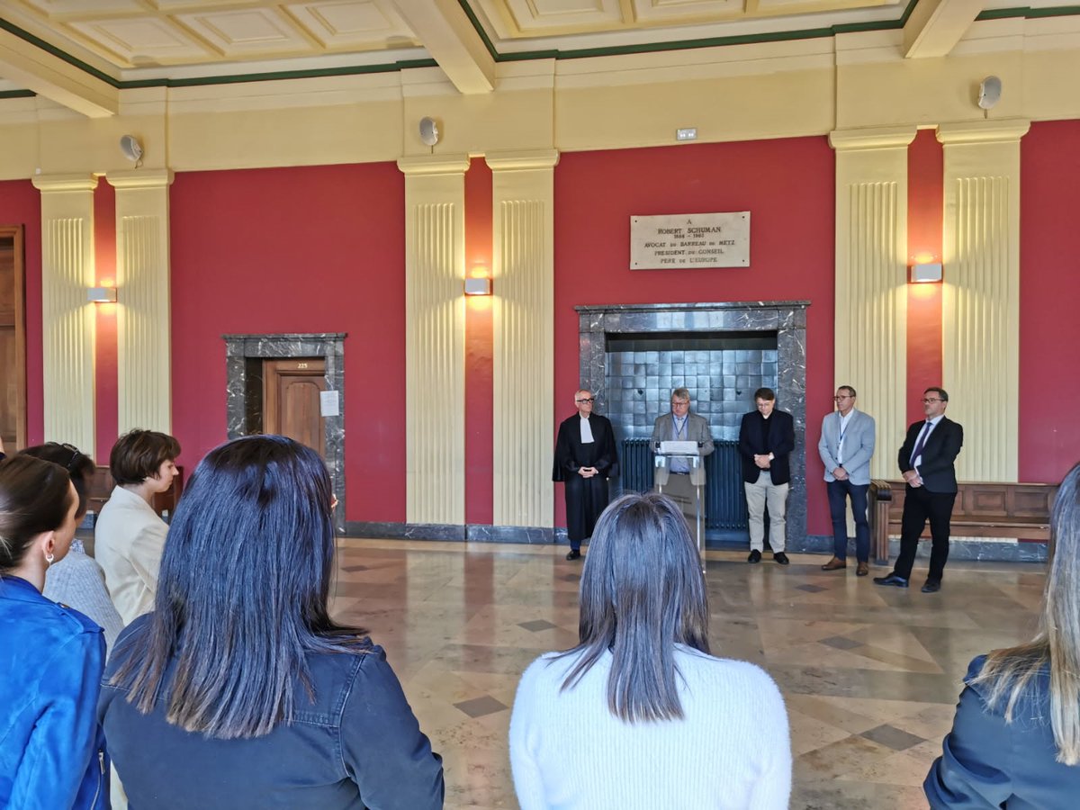Une minute de silence pour se souvenir du drame survenu au péage d’Incarville, le 14 mai 2024 : Deux agents pénitentiaires, Fabrice Moello et Arnaud Garcia, perdaient la vue dans l’exercice de leur devoir lors d’une violente attaque de fourgon.
