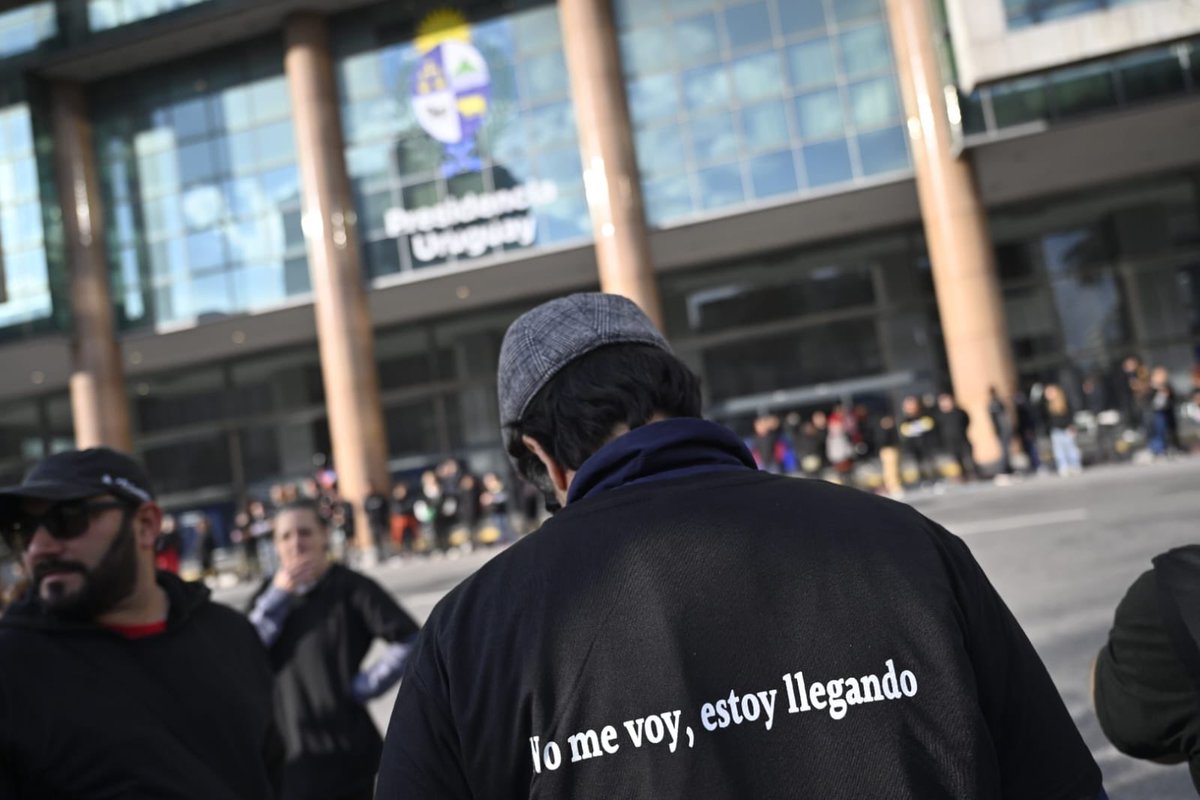 “Triunfar en la vida no es ganar, es levantarse y volver a empezar cada vez que uno cae.”
Hoy lo despedimos como vivió: de pie, con dignidad.
Acompañamos a Pepe en su último recorrido.