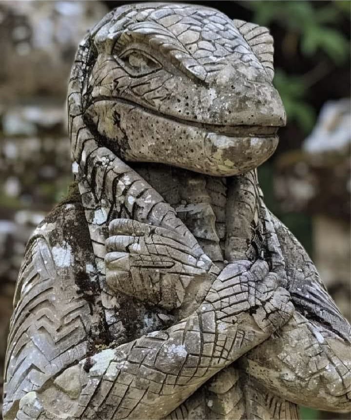 The most mysterious places on Earth🧵
1. “Hang Son Doong is one of the few unexplored places on Earth, which is linked to mysterious sightings of strange reptilian and gray creatures that stand on two legs.