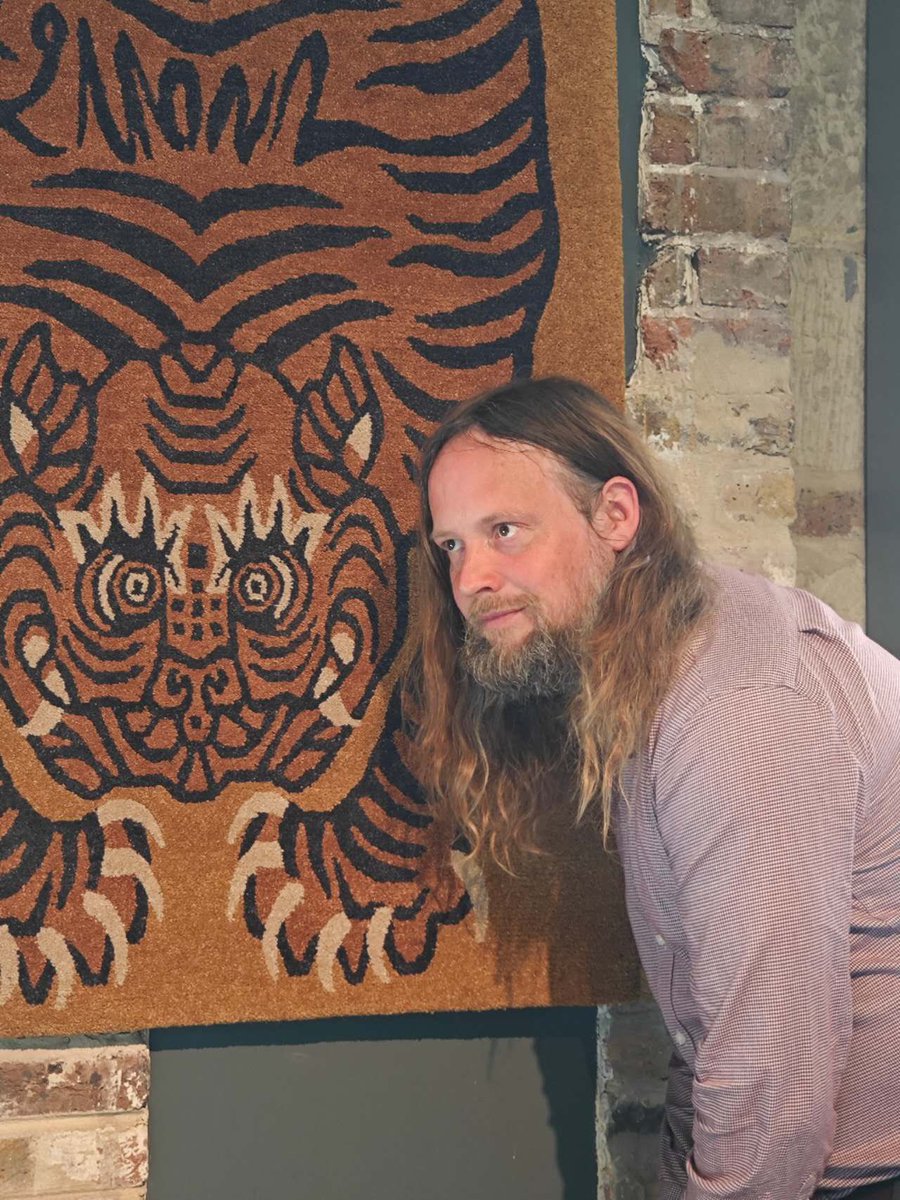 TPublications's tweet photo. The 2025 London Craft Week China Pavilion Tiankong Kaiwu was unveiled at the Royal Mint Court on May 12th

Walking through the exhibition, you are met with approximately 120 Chinese handcrafted works
https://t.co/ThuTwHBzfr https://t.co/dKpbswH4vG