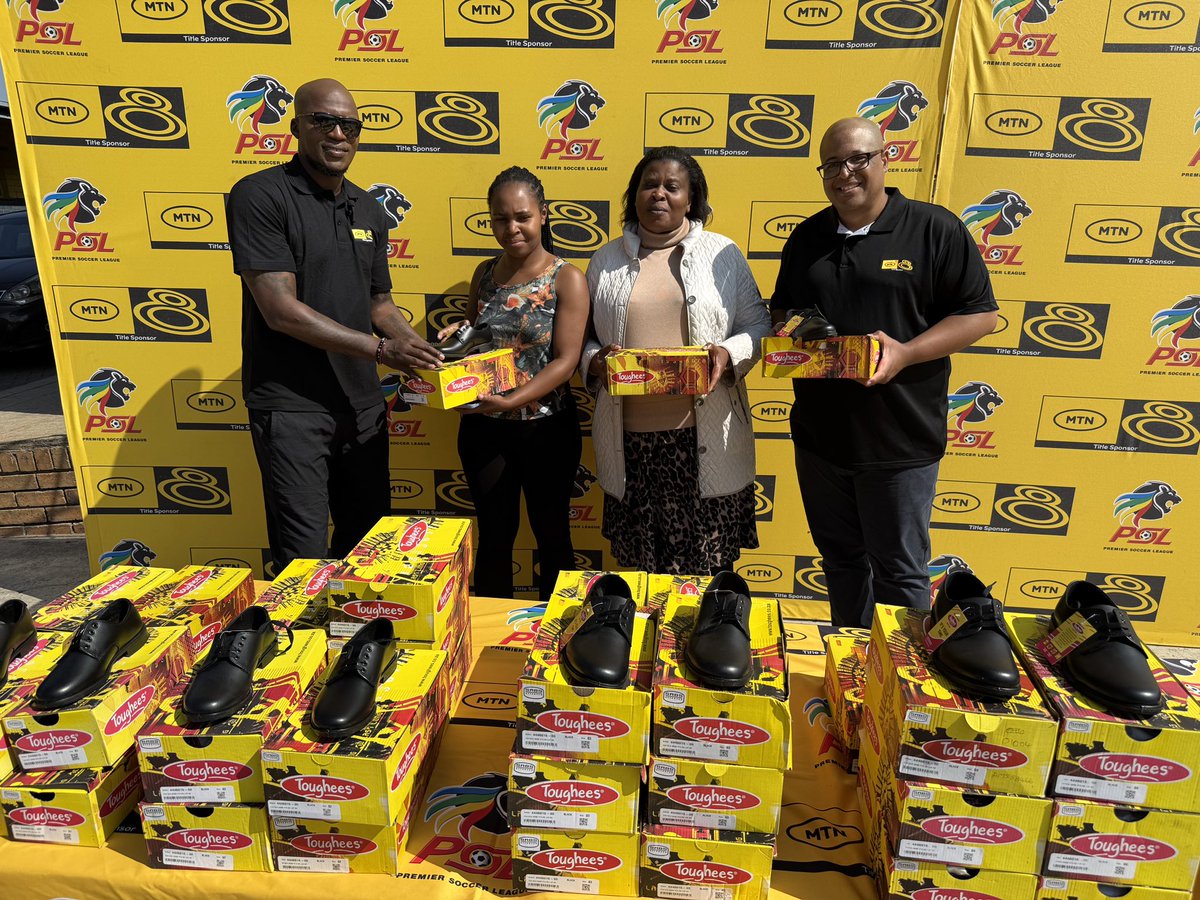 MTN8's tweet image. Our latest MTN8 #LastLegendStanding handover brings us to Zithathele Primary School in Soweto. Morgan Gould is making moves and inspiring positive change, by handing over R20 000 worth of school shoes as part of our Last Legend Standing initiative.
#TodayWeMakeMoves
