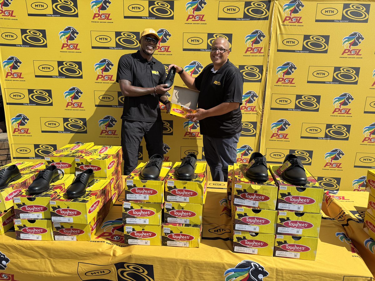 MTN8's tweet image. Our latest MTN8 #LastLegendStanding handover brings us to Zithathele Primary School in Soweto. Morgan Gould is making moves and inspiring positive change, by handing over R20 000 worth of school shoes as part of our Last Legend Standing initiative.
#TodayWeMakeMoves
