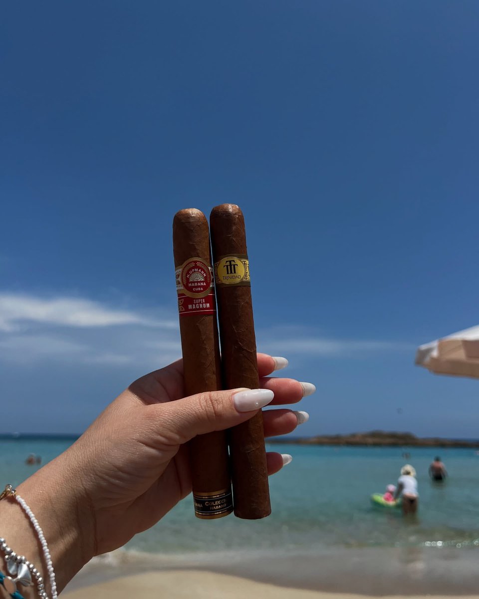 Birthday 🎂 smoke!!! It’s all about #Trindad #Hupmann 🥂