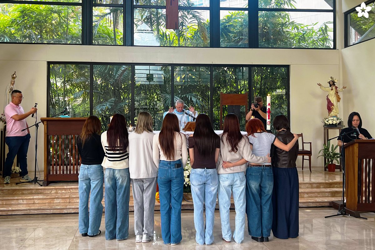 BINI_ph's tweet image. Before we take flight, we took a moment to look back.

A quiet send-off filled with prayer, the love of our family, friends, and our ever-supportive Blooms.

May your hopes for good health, safety, and protection guide us as we take on the world.

BINI GOING GLOBAL
#BINI…