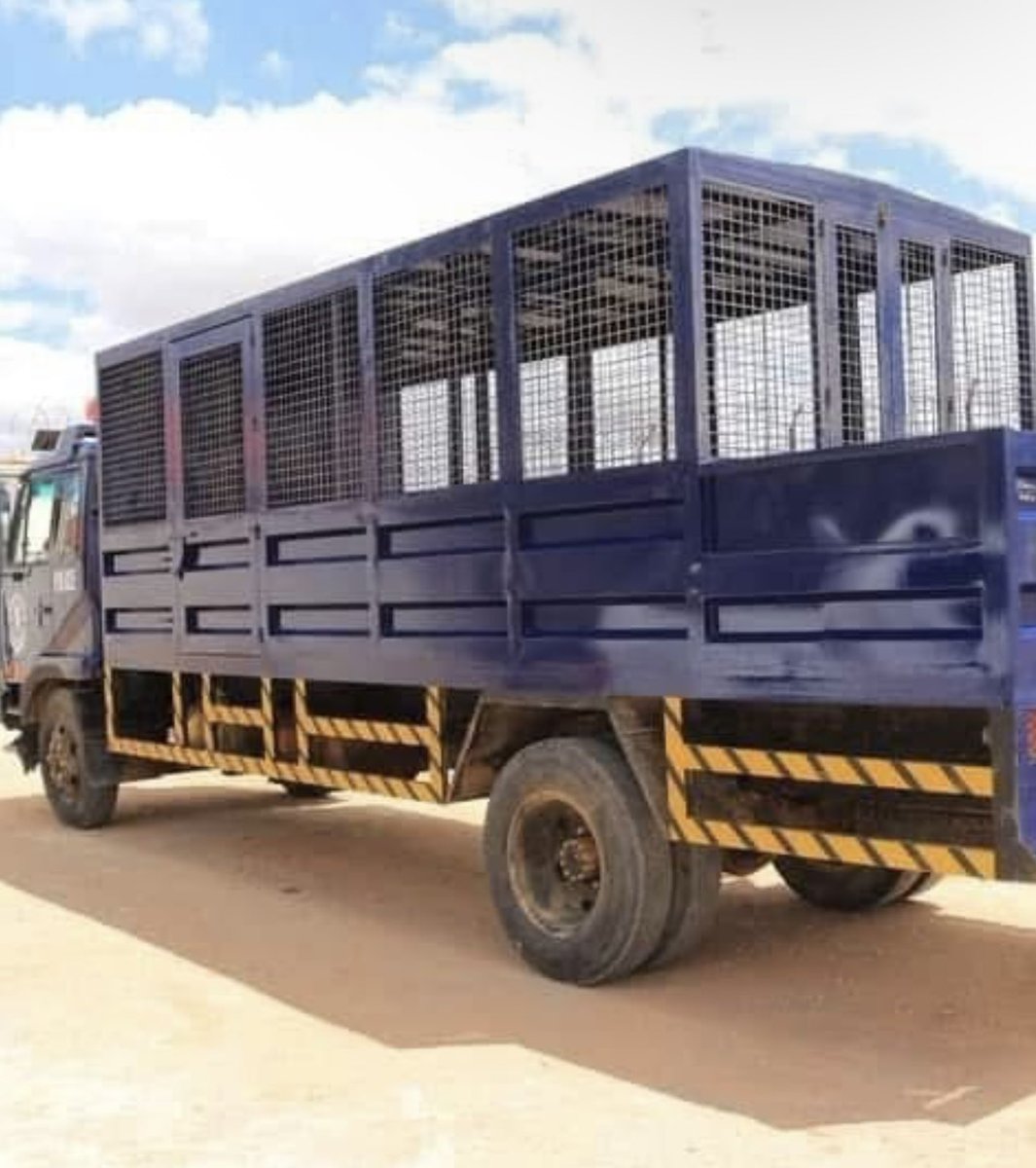 Xisbiga Cusub. Ha loo duceeyo.

Madaxdii maamul goboleedyada duqii ayaa shabaqle ku ritey. 

Waxaa ka dhacday: Dani Waa Seeto!

Yacni nin kasta dantiis ay xabistey; xataa darwiiskii!

Kol haddii ay dani isu keentay iyo nafsii nafsii,faataxada u mara xisbigaan in uusan dumin oo