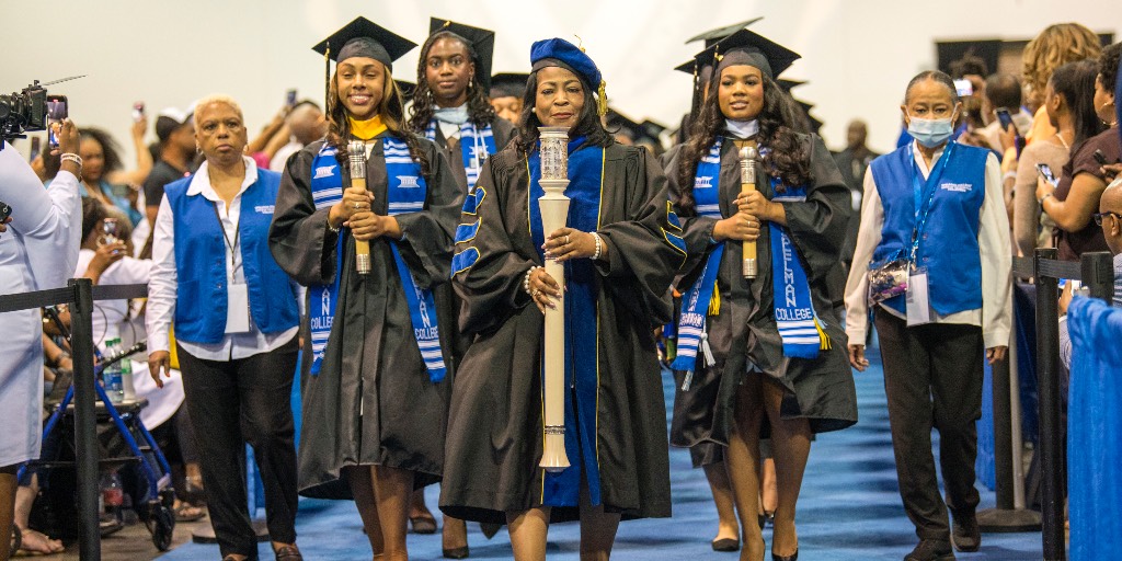 SpelmanPres's tweet image. Welcome home, Spelman sisters!  Reunion 2025 is here — Thy Noble Work Continues. There’s no better time to remember our shared legacy, reconnect with one another, and rejoice in all we’ve become. We look forward to enjoying these special moments with you during Class Day,…