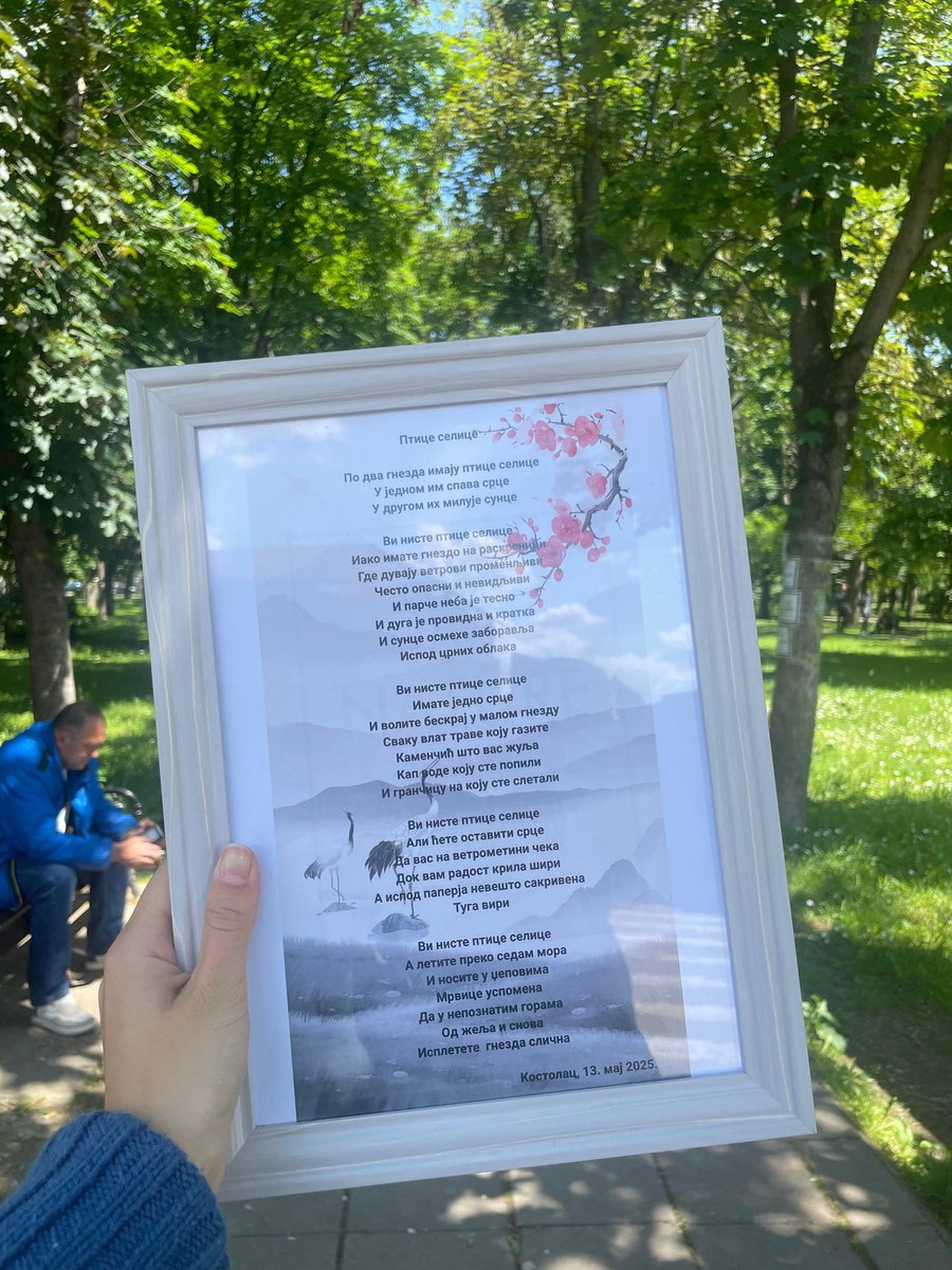 Juče smo posetili Kostolac i Požarevac. Prišao nam je veliki broj prosvetnih radnika. Nadamo se da, posebno sada kada su izloženi velikim pritiscima, u nama pronalaze utehu, onako kako smo je mi, ne tako davno, nalazili u njima. Dobili smo i pesmu ♥️