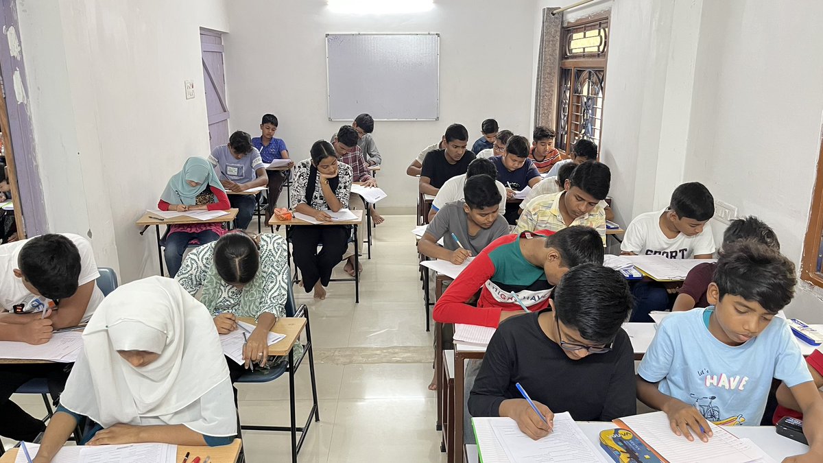 AkbarClasses's tweet image. SCIENCE FOUNDATION TEST – 01
The first Monthly Science Foundation Test for Classes 6 to 10 was successfully conducted today at AKBAR CLASSES.
✨ Laying the foundation of logical thinking, one test at a time!
#ThinkLogically #AKBARCLASSES #ScienceTest 
🧪📚🧠✍️