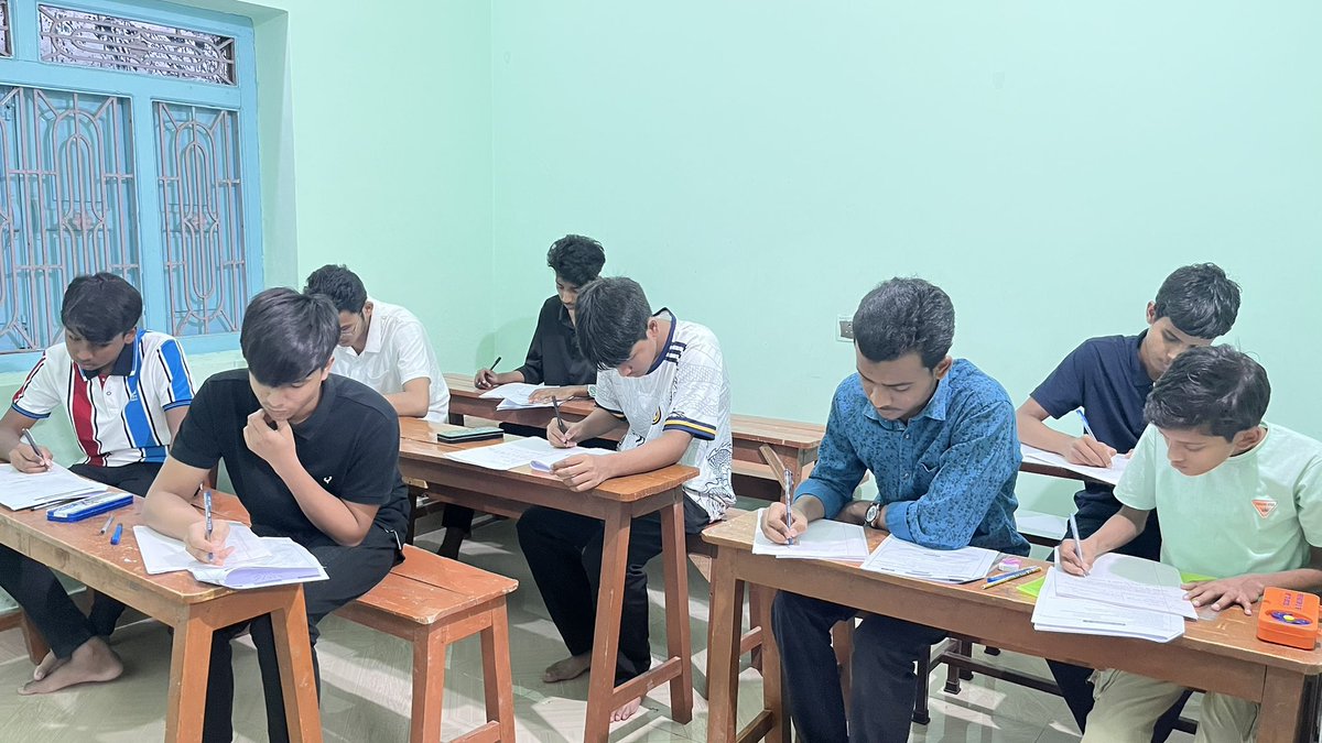 AkbarClasses's tweet image. SCIENCE FOUNDATION TEST – 01
The first Monthly Science Foundation Test for Classes 6 to 10 was successfully conducted today at AKBAR CLASSES.
✨ Laying the foundation of logical thinking, one test at a time!
#ThinkLogically #AKBARCLASSES #ScienceTest 
🧪📚🧠✍️