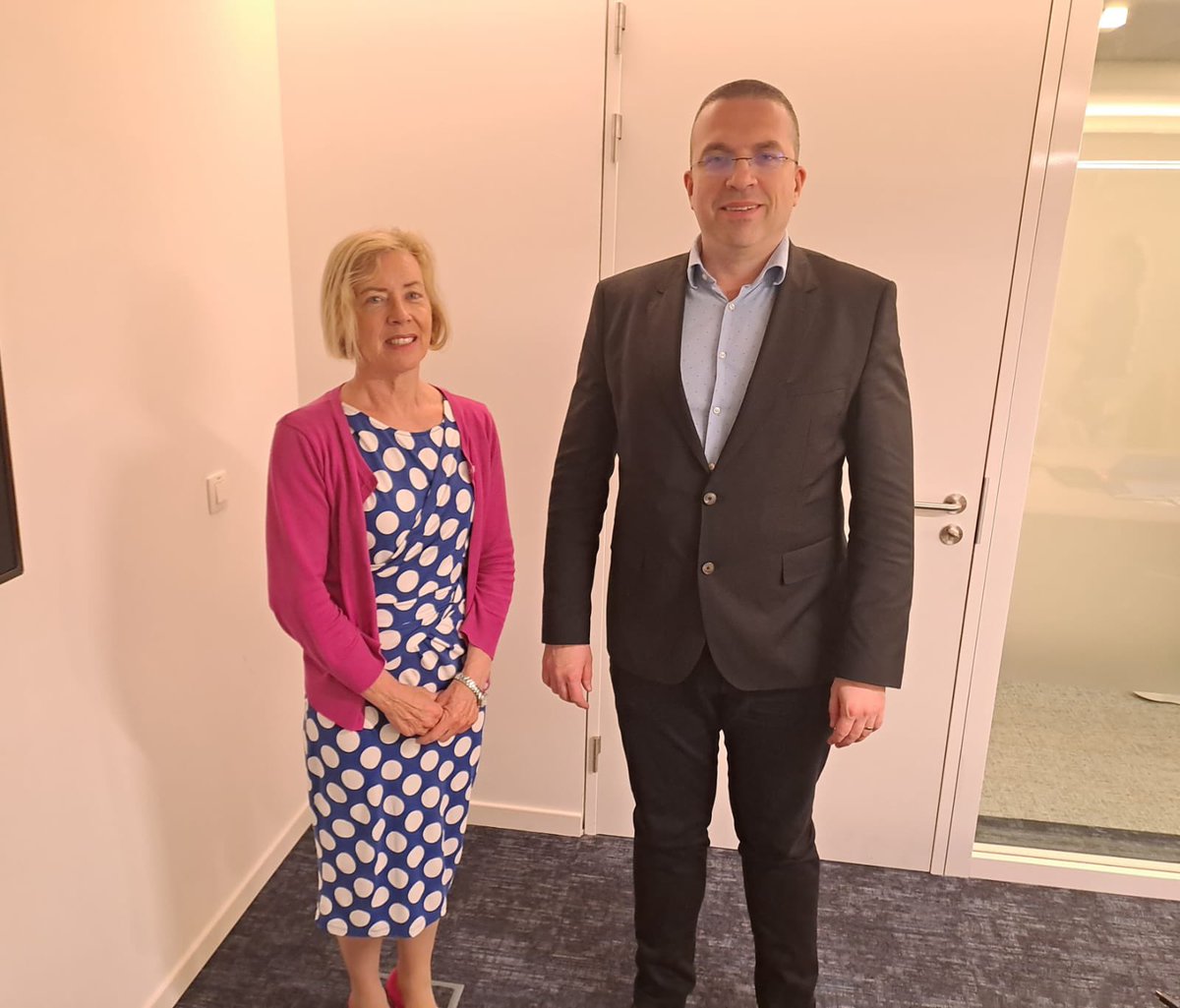 I had a productive meeting today with Emer Cooke, EMA Director, in the European Parliament. We discussed the Critical Medicines Act, EMA’s pivotal role in safeguarding public health, and evolving pharmaceutical legislation.