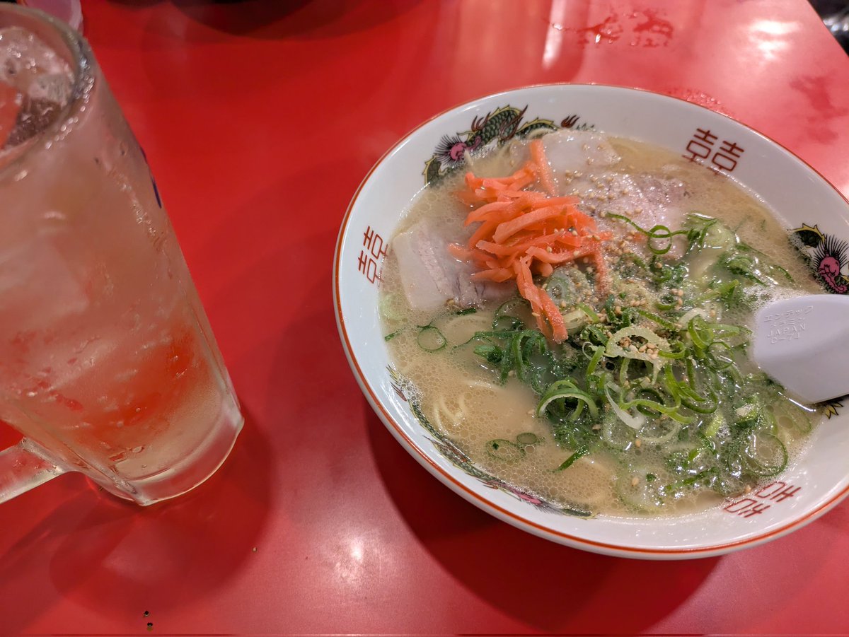 dragon_rmc's tweet photo. 野球観戦の負け試合の後、タラレバを肴に呑むラーメンがこの世で一番ウマいんじゃないかな説 https://t.co/980UZtYyPJ