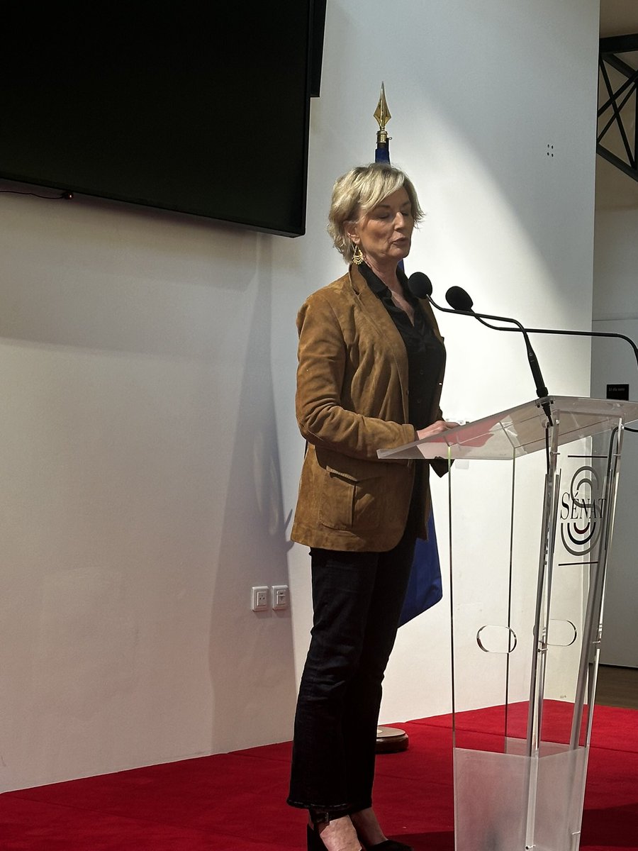 Nous devrons présenter une méthode de travail collective qui puisse conduire notre Haute Assemblée à proposer de manière concertée,d’ici la fin du printemps,des mesures d’économies ambitieuses et efficaces,traduisant des priorités claires en matière d’action et dépense publiques