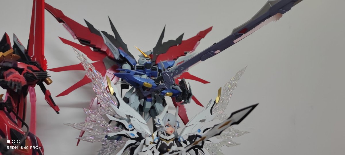 はじめまして。Double叽と申します。よろしくお願いします。私もデスティニーガンダムが好きです！特に光の翼がカッコいいですよね～