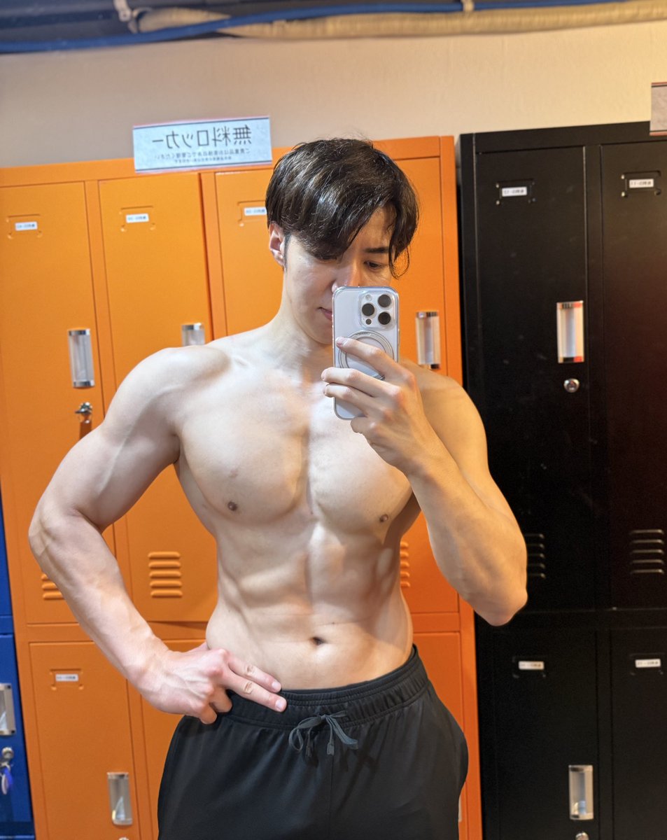 180cm.80kg 大会まで残り3ヶ月であと-7〜8kgぐらいかな？多分