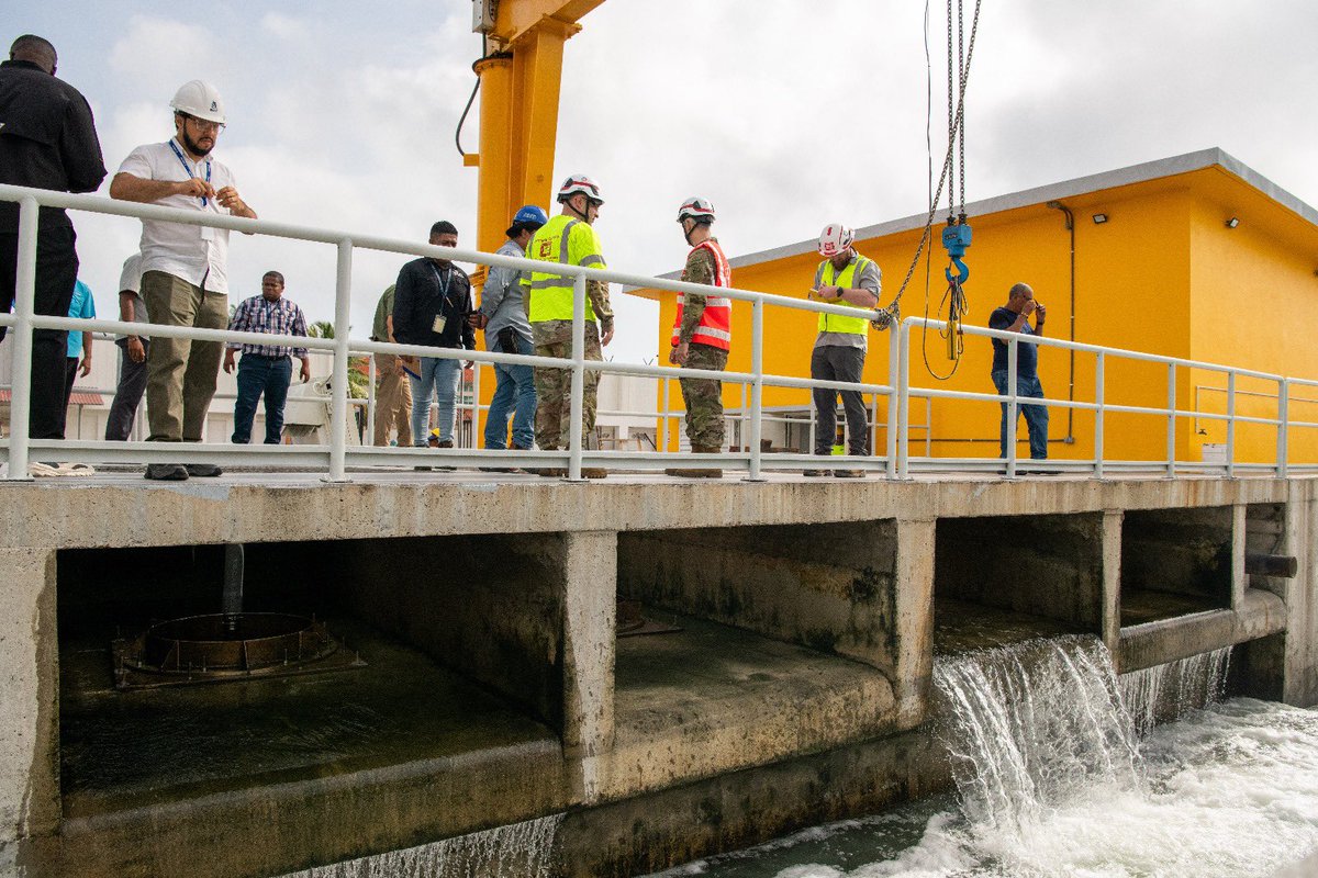Southcom's tweet image. Engineers from the U.S. Army’s 553rd FEST-A surveyed stormwater & wastewater systems in Colón, Panama, alongside local leaders. The visit supports 🇺🇸🤝🇵🇦 collaboration on infrastructure challenges, with a focus on reducing flooding risks. #StrengtheningPartnerships @USEmbPAN…