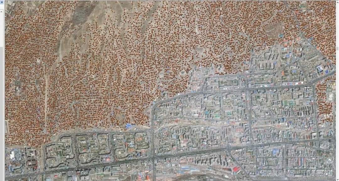 Нүхэн жорлонгийн бодлыг ингэж тэмдэглэжээ. 
Нийслэлд эрүүл хөрс гэж нэн ховор шүү.