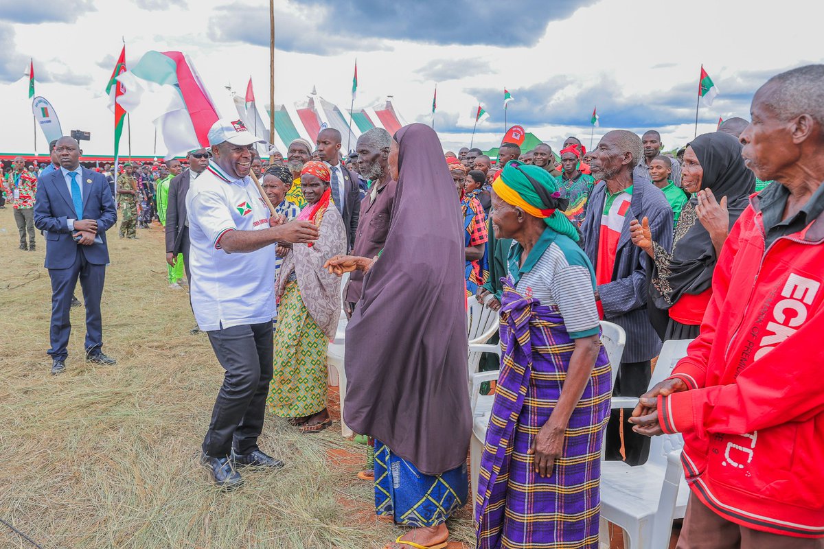 Bangeli9's tweet image. #NevaWacu Un Président africain populaire #Burundi #CnddFdd2025