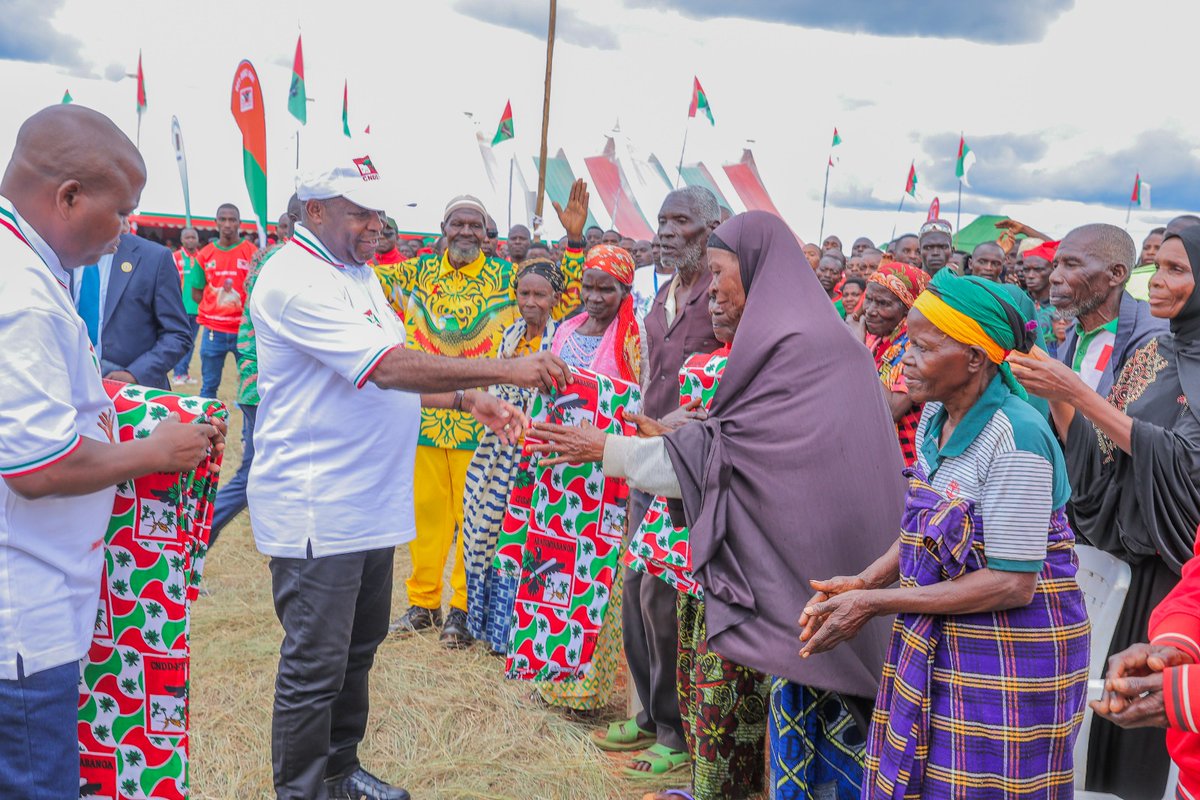 Bangeli9's tweet image. #NevaWacu Un Président africain populaire #Burundi #CnddFdd2025