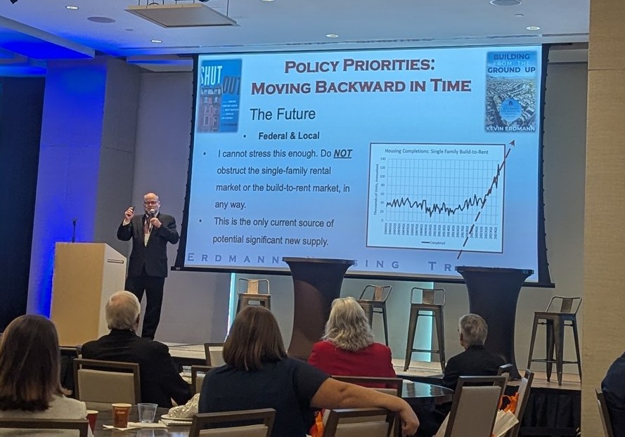 OldUrbanist's tweet image. At the #FloridaHousingSummit, @KAErdmann starts the morning by reassessing the 2000s housing crash and warning against obstructing the single-family rental and build-to-rent markets, which some proposed anti-investor bills could do.