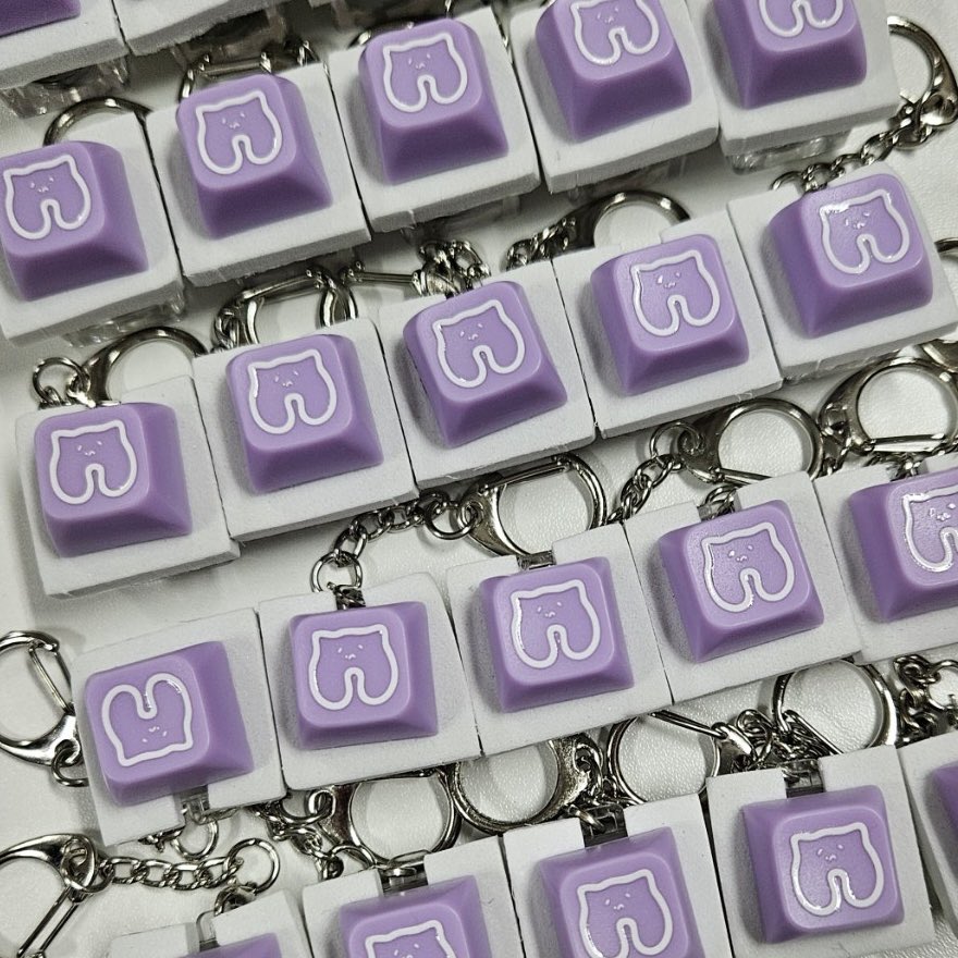 B_land56's tweet image. 🌸#RT 이벤트 🌸

BOLO5 기념 꾸르 잠 키캡 키링

rt하신분들 중에 2명 뽑아서 드릴게영😻
(택배비 부담 가능하신분만..!!)