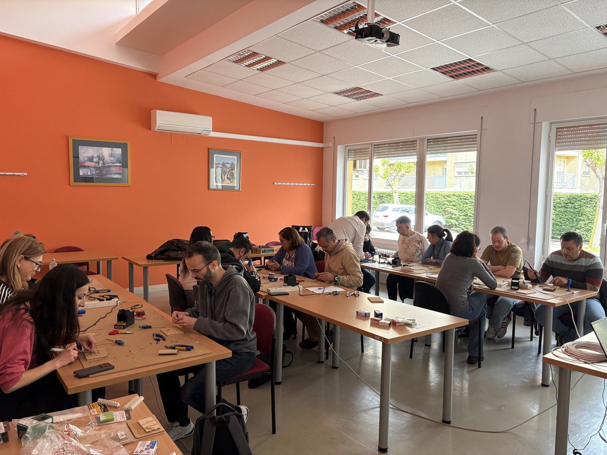 Sesión final del curso Aula Maker <a href="/cfiesalamanca/">CFIE SALAMANCA</a> #formaciónCyL