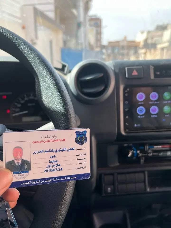 من تاجر بوخه الي مدلك حمام بخاري....الي قيادة الأمن الداخلي...تحيا دوله الحقراء.  🤣🤣🤣