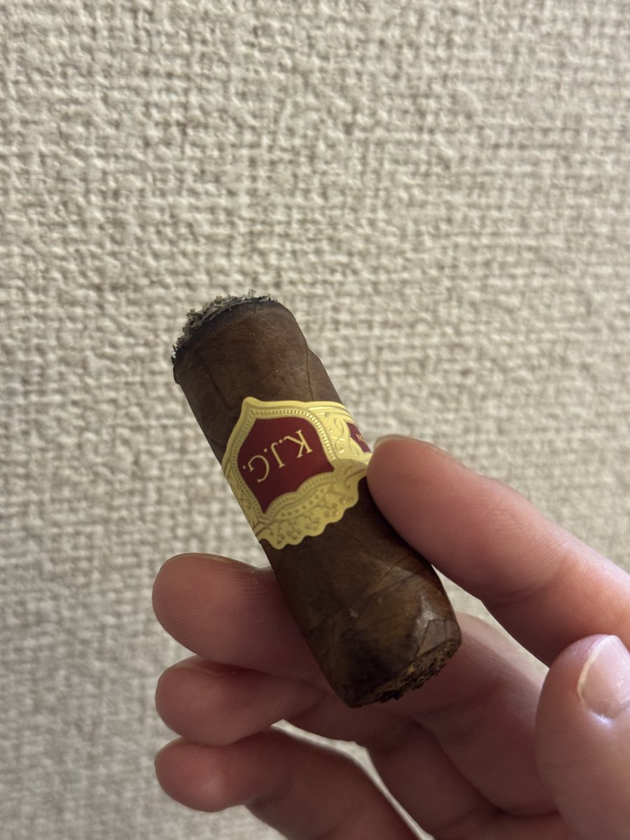 Tennis_Step's tweet image. 疲れた身体に葉巻が沁み渡る。
ニコチンも沁み渡る(白目

#葉巻 #Cigar #Warped