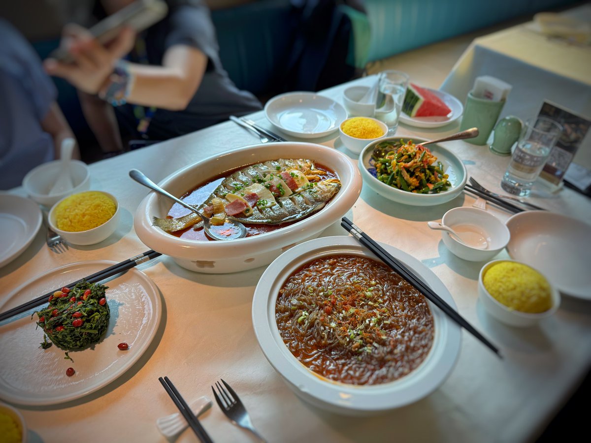 My first “despedida” (send off) get-together, lovingly hosted by my amazing Filipino colleagues 🫶🏻 So grateful to these girls for welcoming me so warmly into the community since 2022 🤭 Gonna miss these girls so much! Thanks for treating me to my last Peking duck 🥰