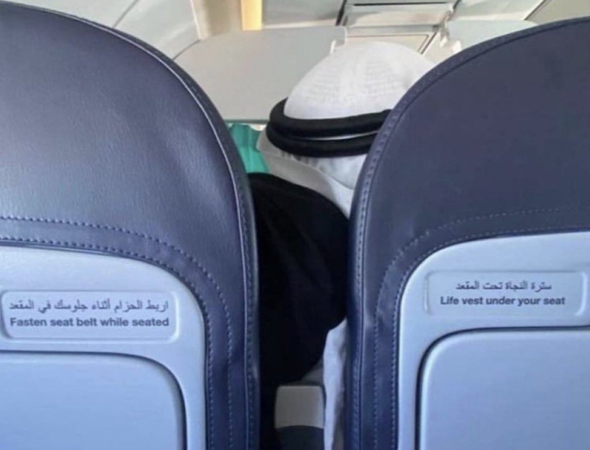 « أقربي بين السوالف و كتفي والذراع »