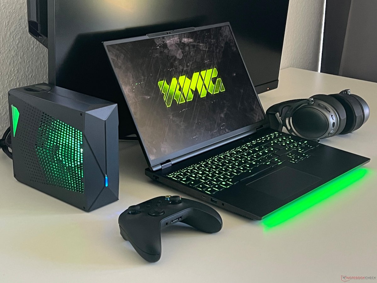 notebookcheck's tweet image. Das schnellste Gaming-Notebook wird dank 300-Hz Mini-LED noch besser - XMG Neo 16 E25 RTX 5090 Laptop im Test dlvr.it/TKm3vP #GamingNotebook #XMGNeo16 #RTX5090 #MiniLED #GamingLaptop