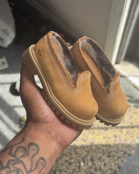 wavyworldent's tweet photo. DIY Timberland Loafers 🤯 Thoughts ? #WavyWorldEnt #streetwear https://t.co/Ygn80u5cBr