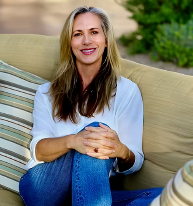 She’s reinventing the science of aging.

Meet Julie Clark: the 56-year-old whose biological age clocks in at 36.

She’s outpacing Bryan Johnson, the $2M-a-year biohacker, on a mere $4/day.

Here's her simple anti-aging routine for peak health and lasting longevity: 🧵