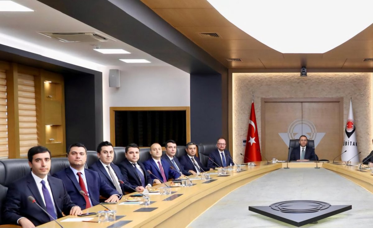 Kıymetli üstadım TÜBİTAK Genel Sekreteri Sn.Murat ADIYAMAN'I makamında ziyaret ettik..