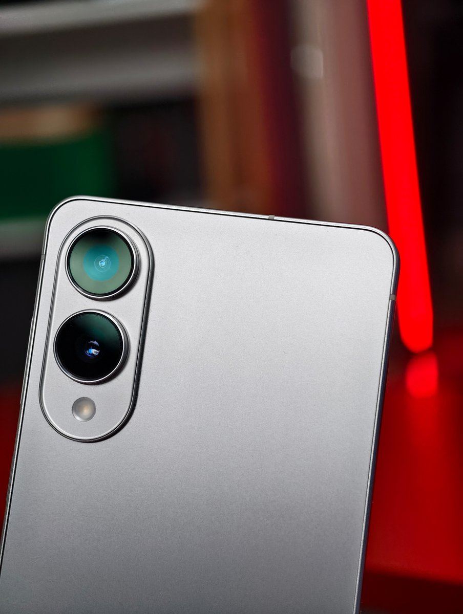 Q5. What is the resolution of the Galaxy S25 Edge main camera?
A. 200MP 📷
B. 108MP 📷
#WinGalaxyS25Edge #ILoveGalaxyS25Edge #GalaxyAI