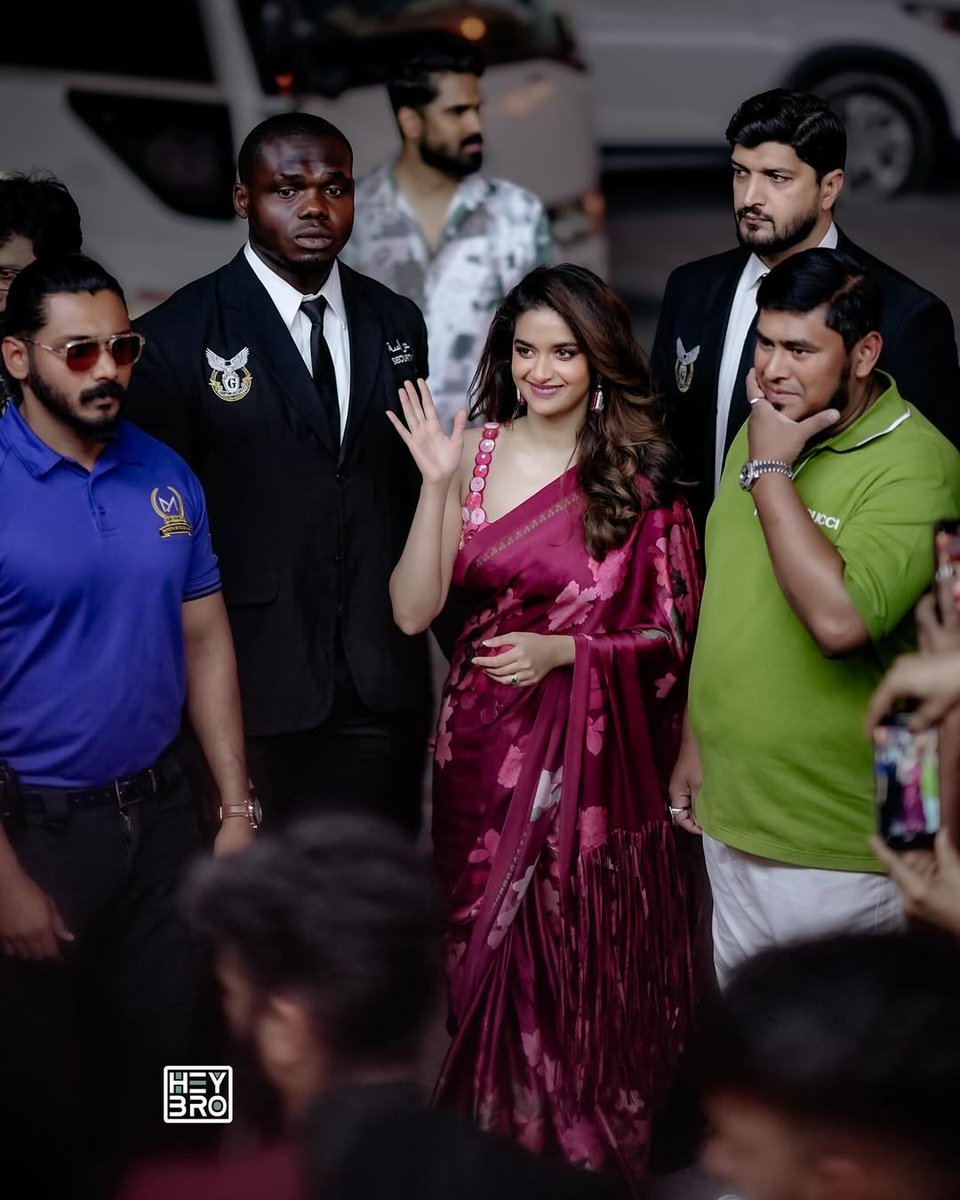 Cuteness level: Saree mode! 💖

<a href="/KeerthyOfficial/">Keerthy Suresh</a> #KeerthySuresh