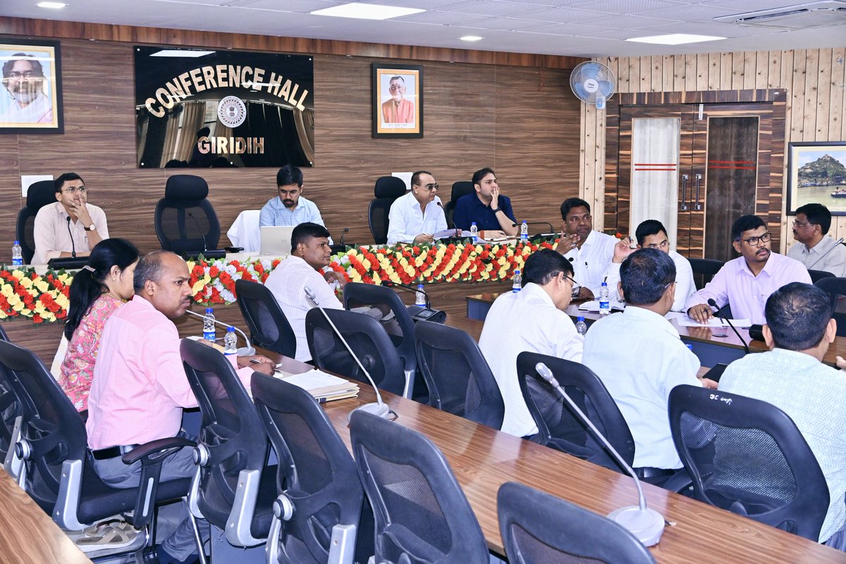 समाहरणालय सभागार में उपायुक्त, श्री नमन प्रियेश लकड़ा ने स्वास्थ्य विभाग के अंतर्गत प्रधानमंत्री आयुष्मान भारत स्वास्थ्य अवसंरचना मिशन (PM ABHIM) और 15वें वित्त आयोग से संबंधित कार्यों की समीक्षा की, दिए जरूरी दिशा-निर्देश...
<a href="/JharkhandCMO/">Office of Chief Minister, Jharkhand</a> <a href="/prdjharkhand/">IPRD Jharkhand</a>