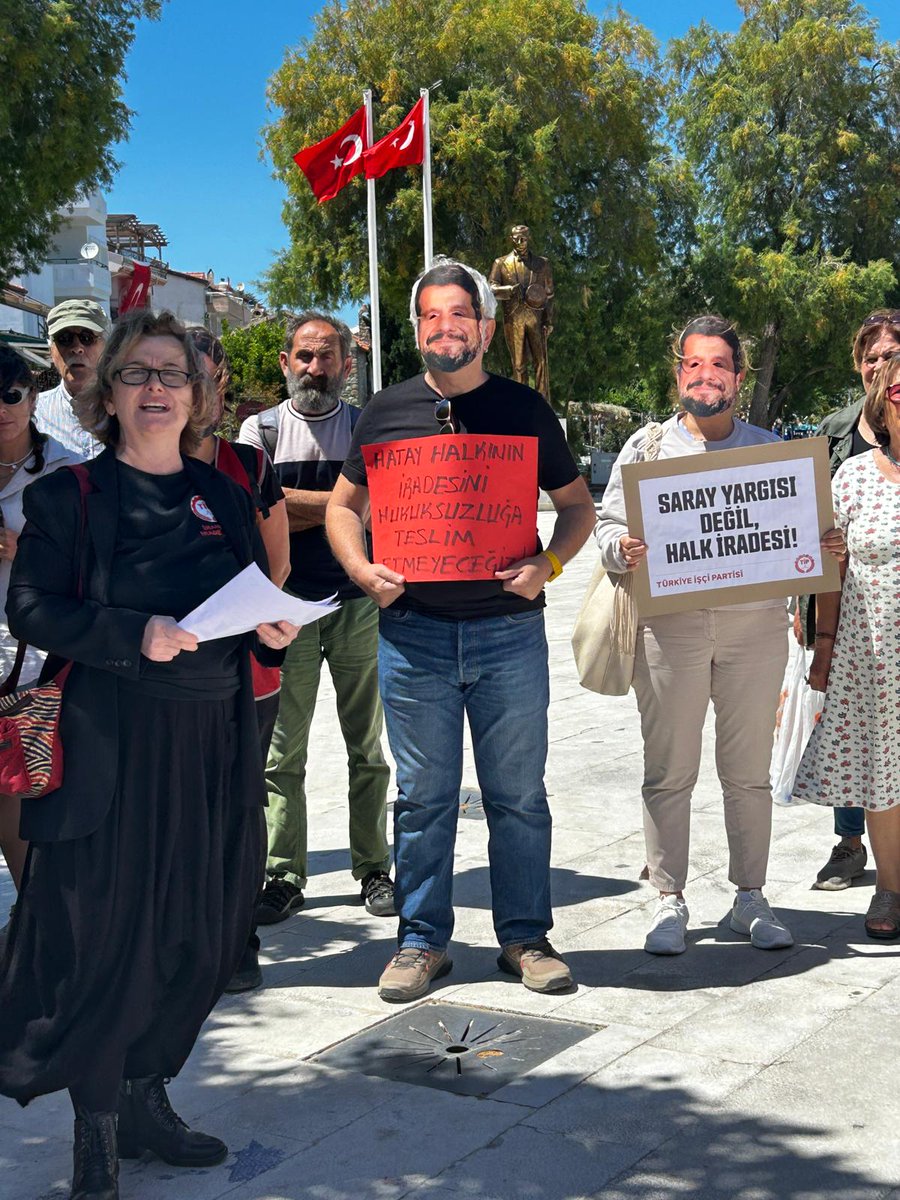 Bugün 14 Mayıs 2025, Can Atalay'ın halkın oylarıyla milletvekili seçilişinin ikinci yıl dönümü. Ancak hâlâ hukuksuzca Silivri'de tutsak.

Bugün 14.30'da Can Atalay ve hukuksuzca içeride tutulan tüm tutsaklar için Datça Cumhuriyet Meydanı'ndan ses verdik.