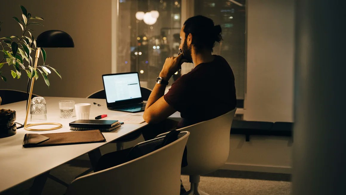 WORKING LONG HOURS MAY BE SHRINKING YOUR BRAIN...

Logging 52 hours a week doesn’t just wear you down—it physically changes your brain.

MRI scans of overworked healthcare staff revealed structural shifts in key regions that handle memory, focus, and emotions. 

Parts like the