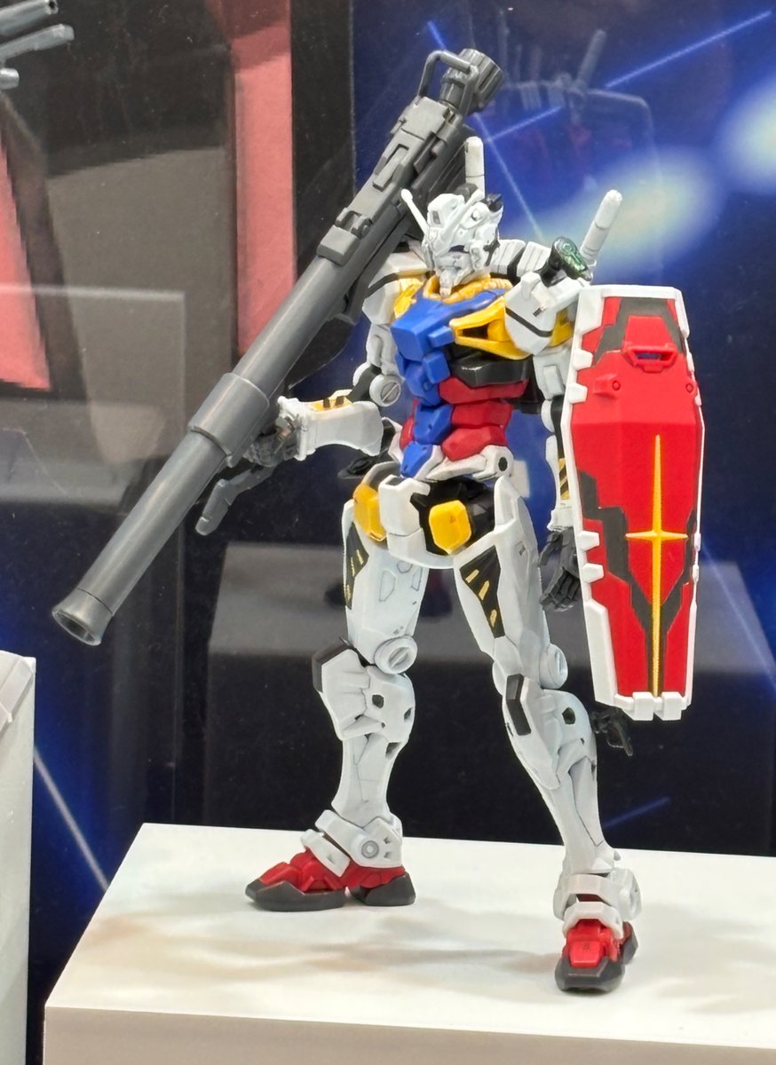 本体はこんなにデザイン変えてるのにバズーカだけデザインほぼ弄らない