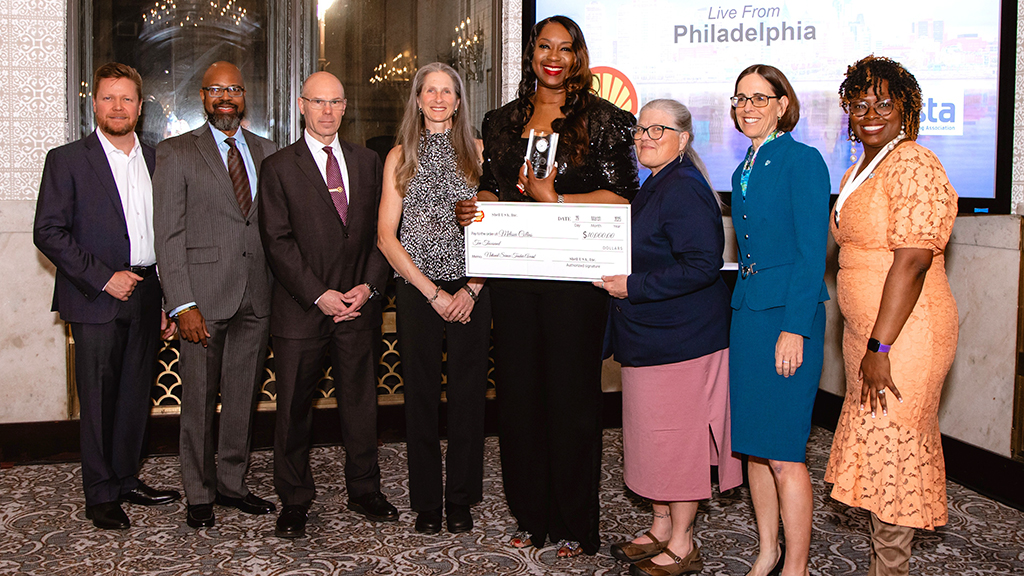 Big congrats to Melissa Collins from John P Freeman for winning the Shell Science Teacher Award via <a href="/NSTA/">National Science Teaching Association</a>! Her passion for science inspires students and elevates STEM education in TN. Proud of her amazing achievement! nsta.org/shell-science-… #TNSTEM #Inspiration