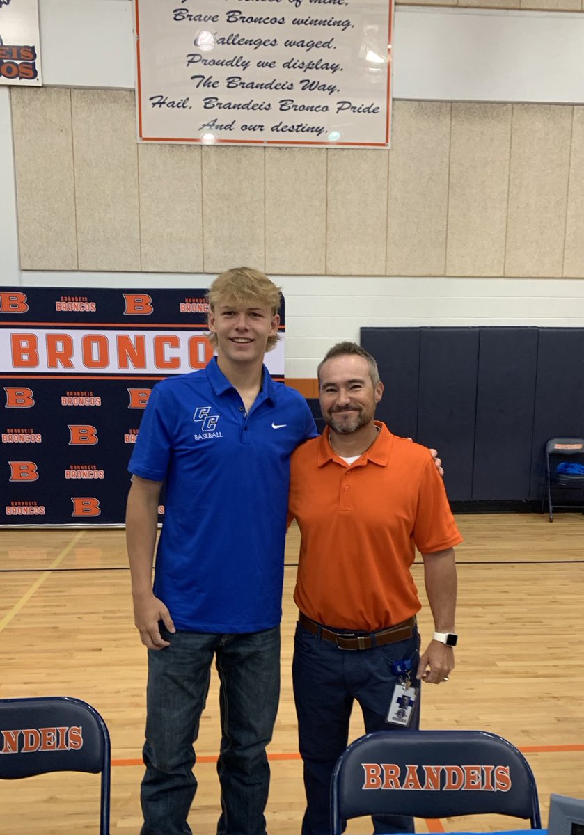 Coach Hutch tweet media