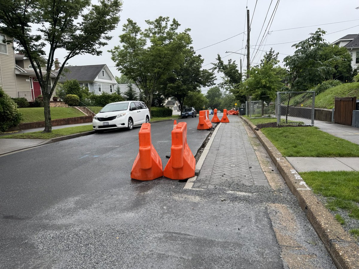 vj5c07's tweet image. Rainy week reminder that safe infrastructure is also resilient infrastructure. @DOEE_DC and @DDOTDC are installing these curb and permeable gutter extensions without public engagement (because no legal parking or traffic changes). We can move swiftly when we want to.