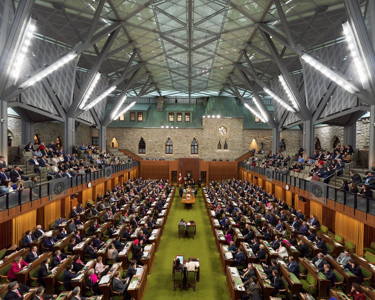 JulioHashem's tweet photo. What people think Ottawa is about vs what Ottawa is actually about https://t.co/TwIb9pyP2i