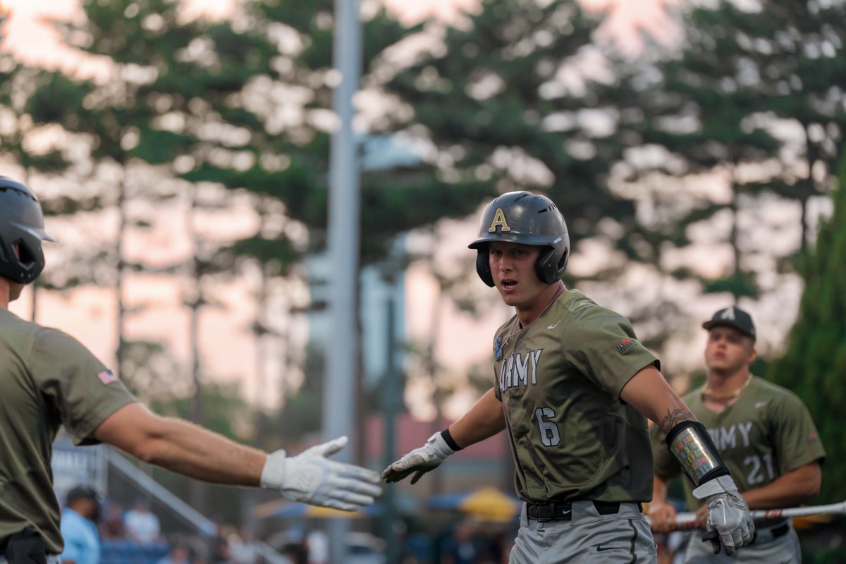 ArmyWP_Baseball's tweet image. Golden hour, golden moment.